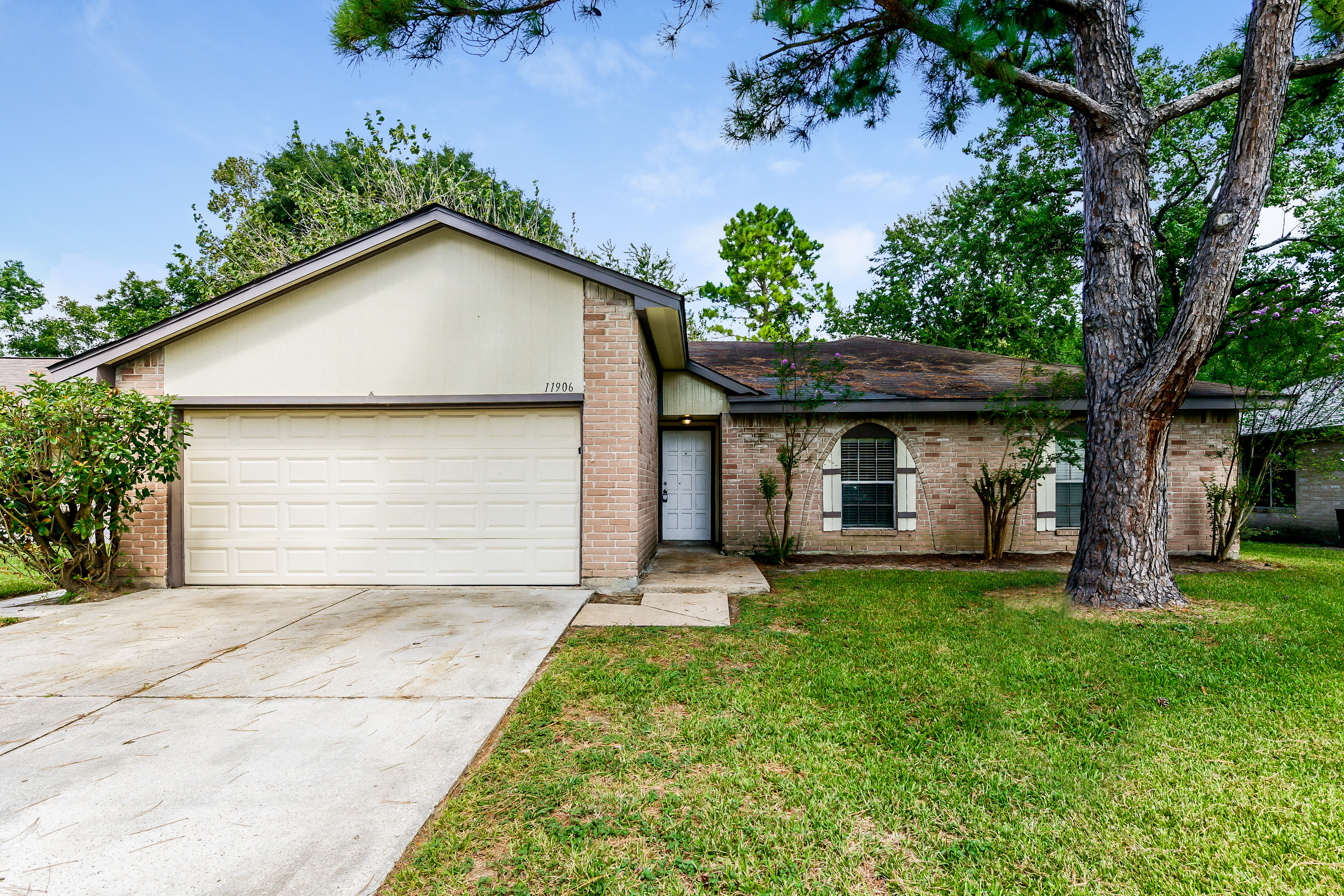 11906 Woolford Dr Houston, TX 77065